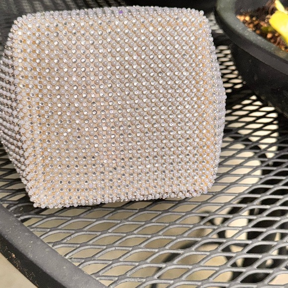 NEW without tags Elegant Gold Beaded & Gold Handbag - Picture 6 of 13